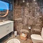 3 Bedroom Cozy In בית נופש *