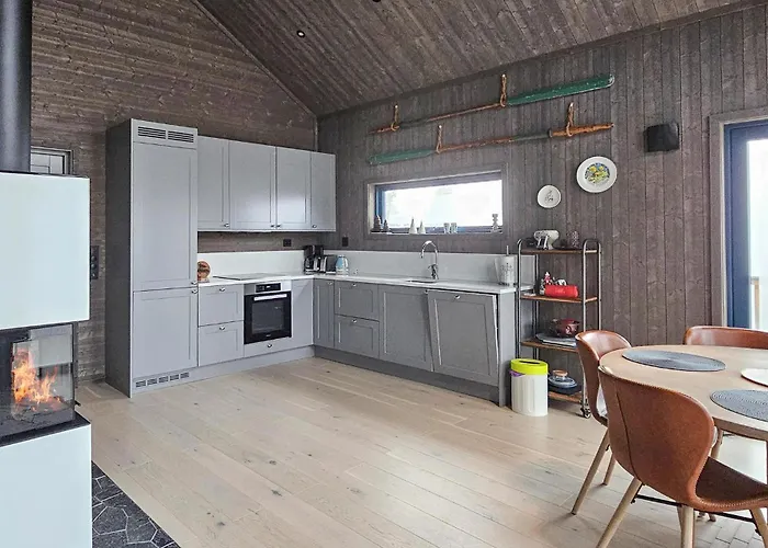 3 Bedroom Cozy In Semesterbostad *